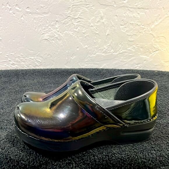 🔥🔥 DANSKO Petrol Iridescent Patent Leather Slip On Clogs Women EU 38 / US 7.5- - Picture 3 of 14